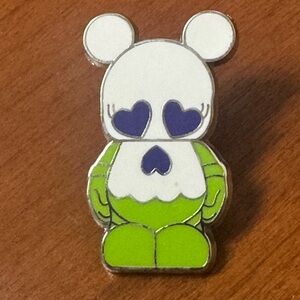 5/$25 Disney Vinylmation Jr Mrs. Skull Pin